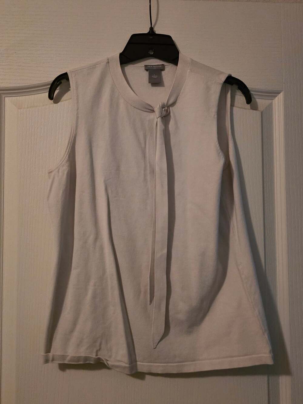 Ann Taylor Ivory Sleeveless Tie Neck Knit Top Size Large